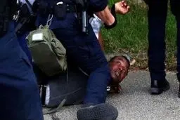 پلیس آمریکا علیه معترضان تاکتیک‌های نظامی استفاده می‌کند