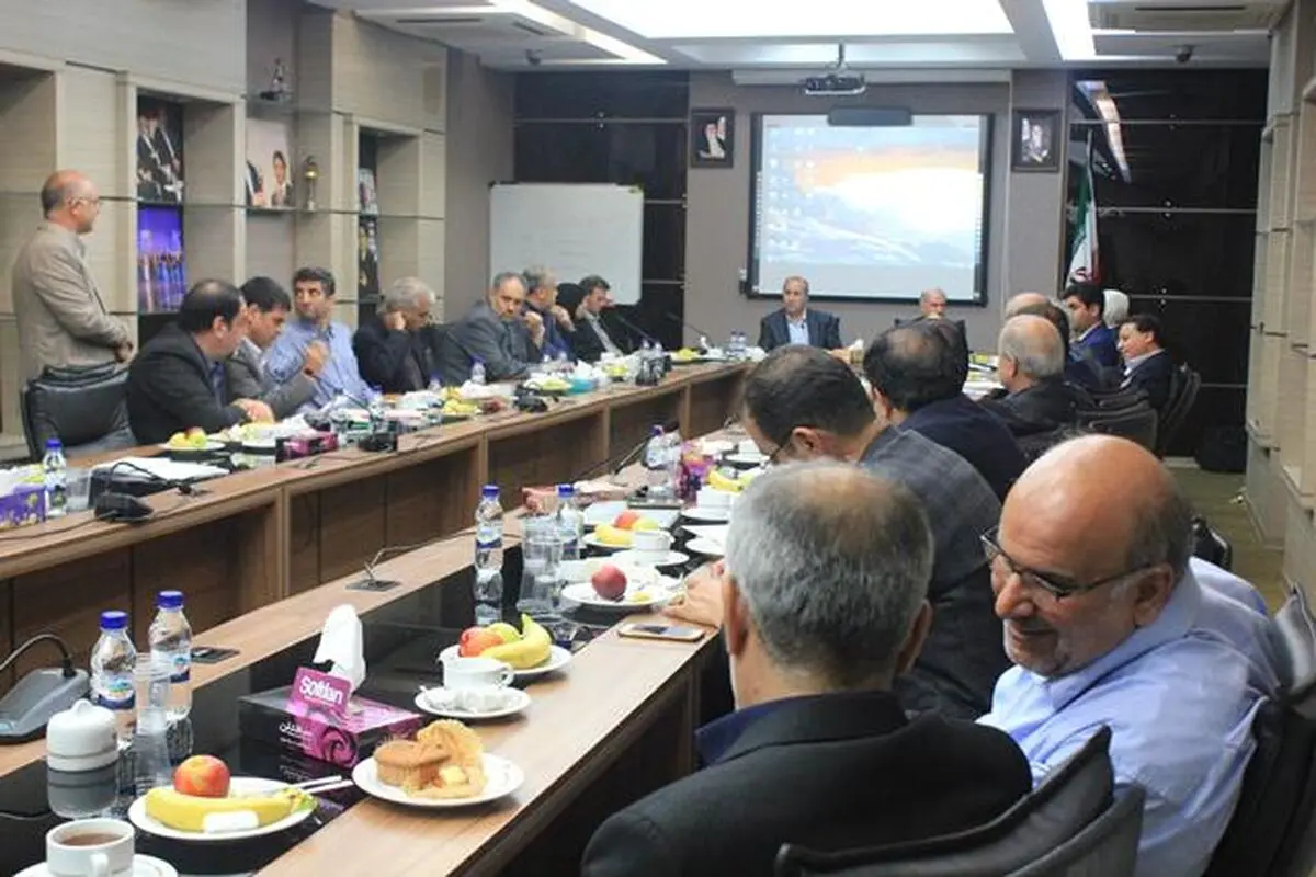 نشست رئیس فدراسیون فوتبال و مدیران عامل باشگاه‌ها برگزار شد