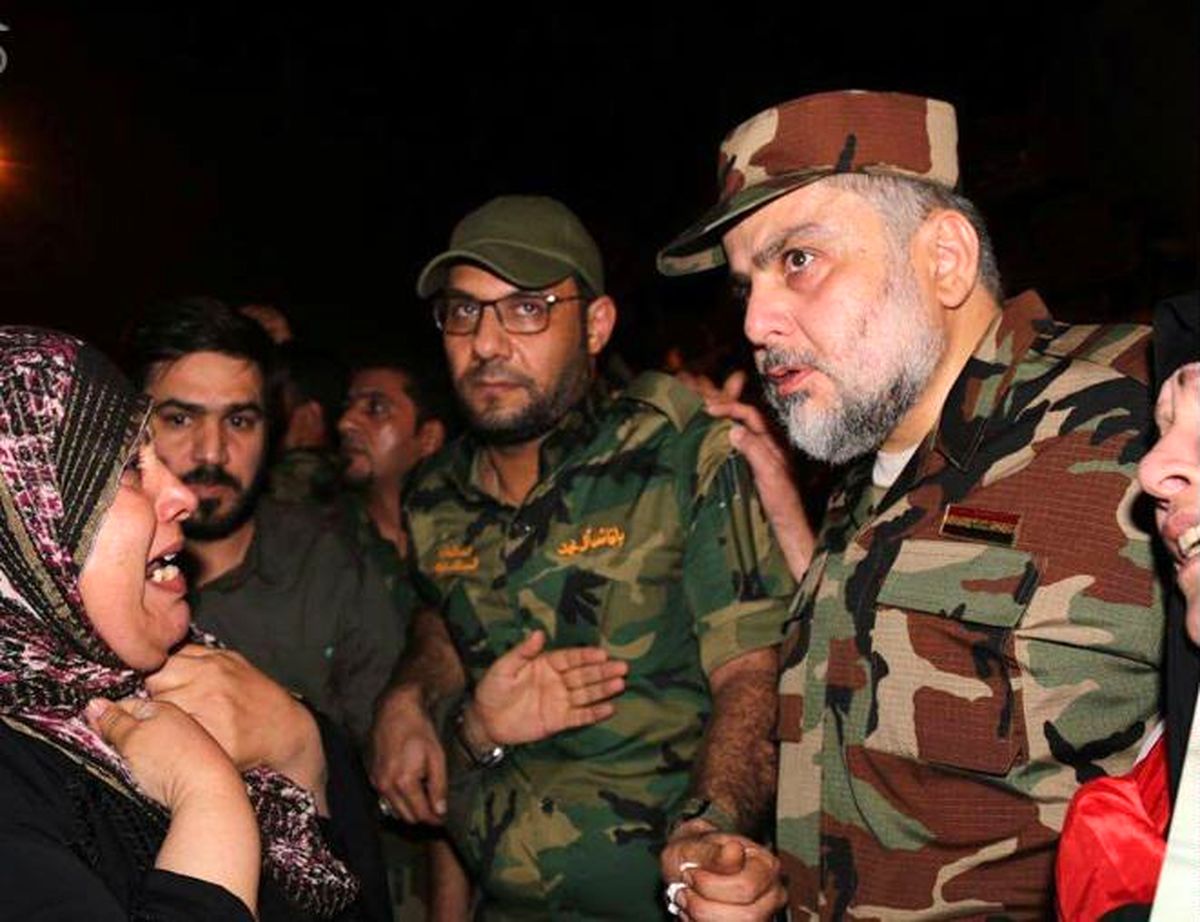 حضور "مقتدا صدر" در محل حادثه انفجارهای خونین "الکراده" بغداد
