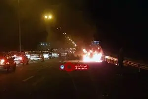 آتش گرفتن پژو ۲۰۶ در اتوبان قم-تهران