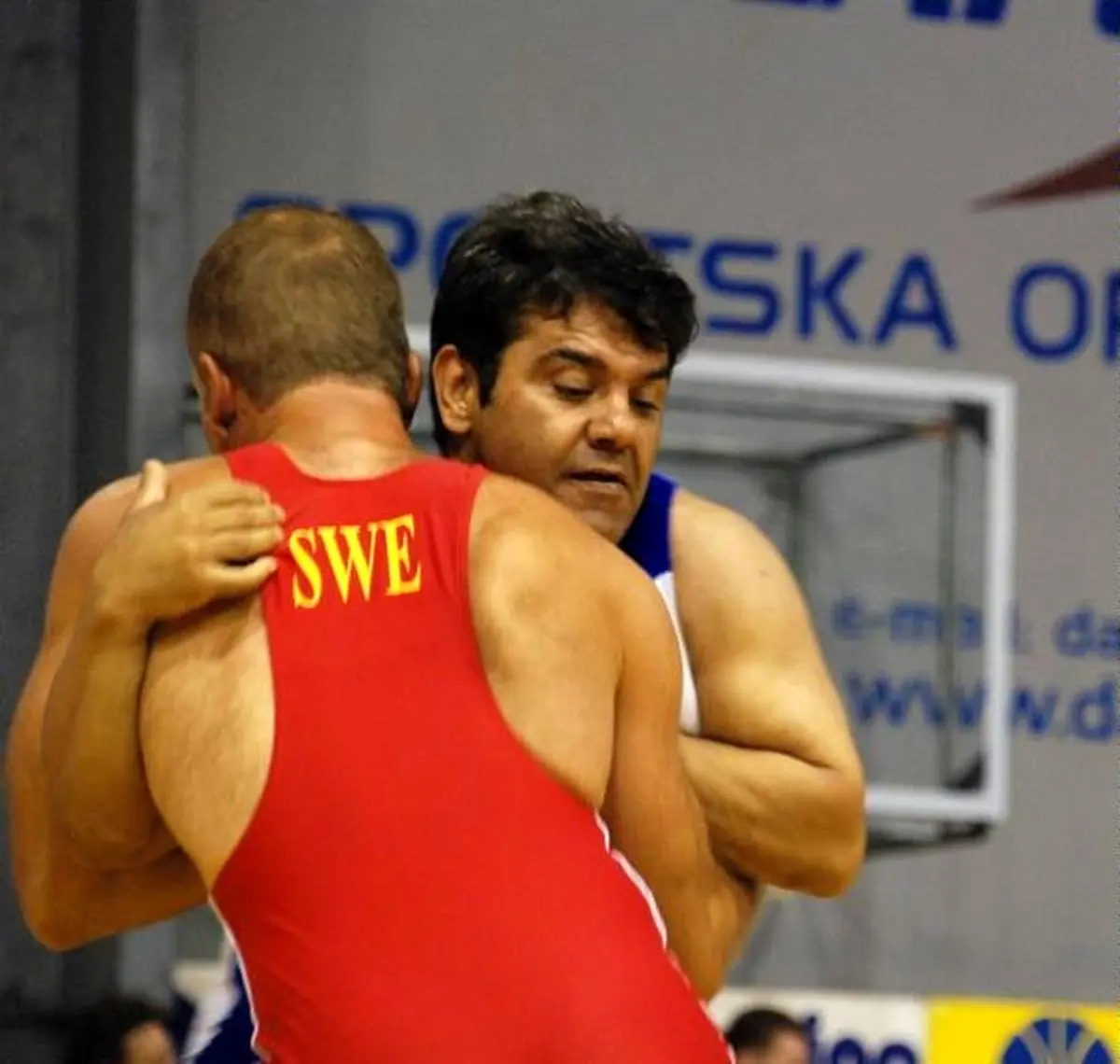 رسول ده‌بزرگی چشم از جهان فرو بست