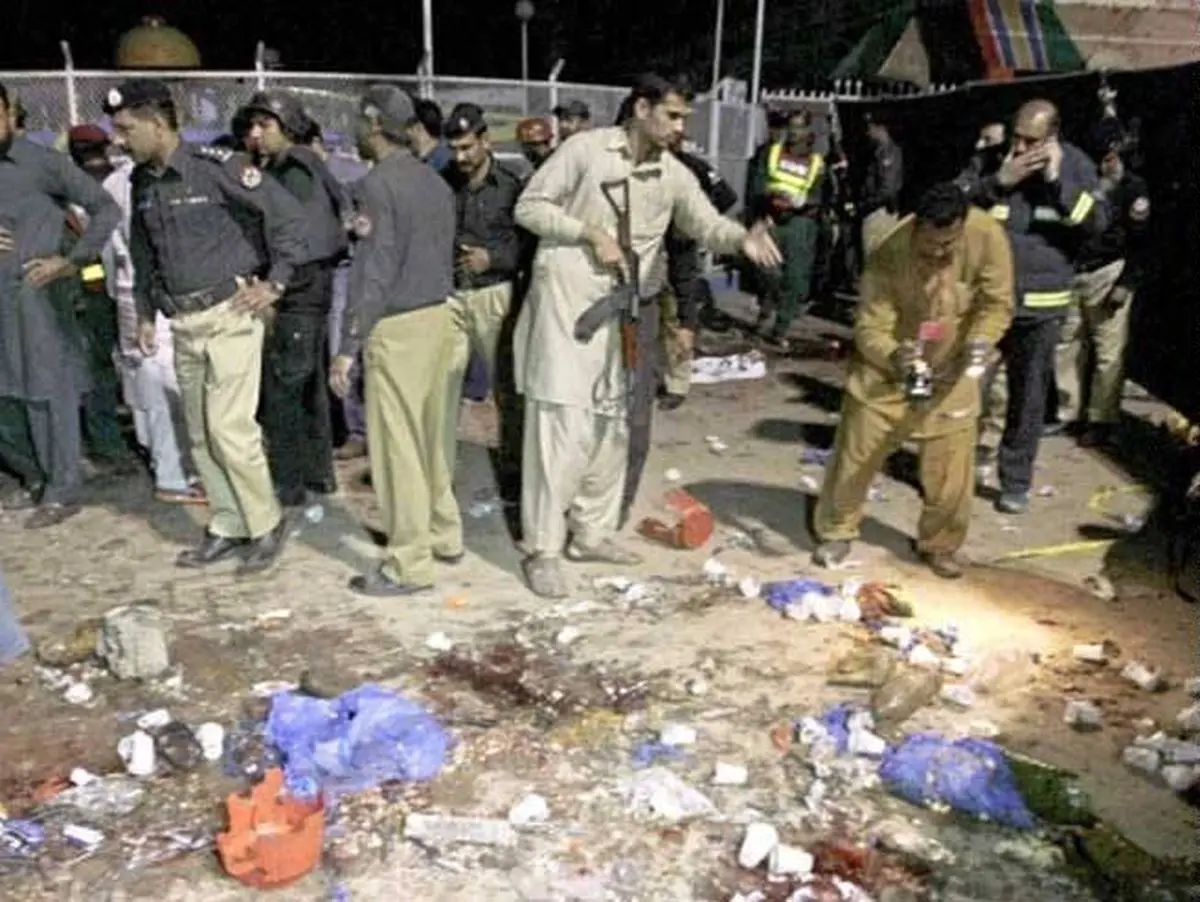 تلفات انفجار تروریستی زیارتگاهی در پاکستان به بیش از ۶۰ کشته افزایش یافت + تصاویر