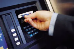 استقرار ۲۵ دستگاه خودپرداز بانک شهر در عراق/ ارائه خدمات بانکی به صورت شبانه روزی به زائران حسینی