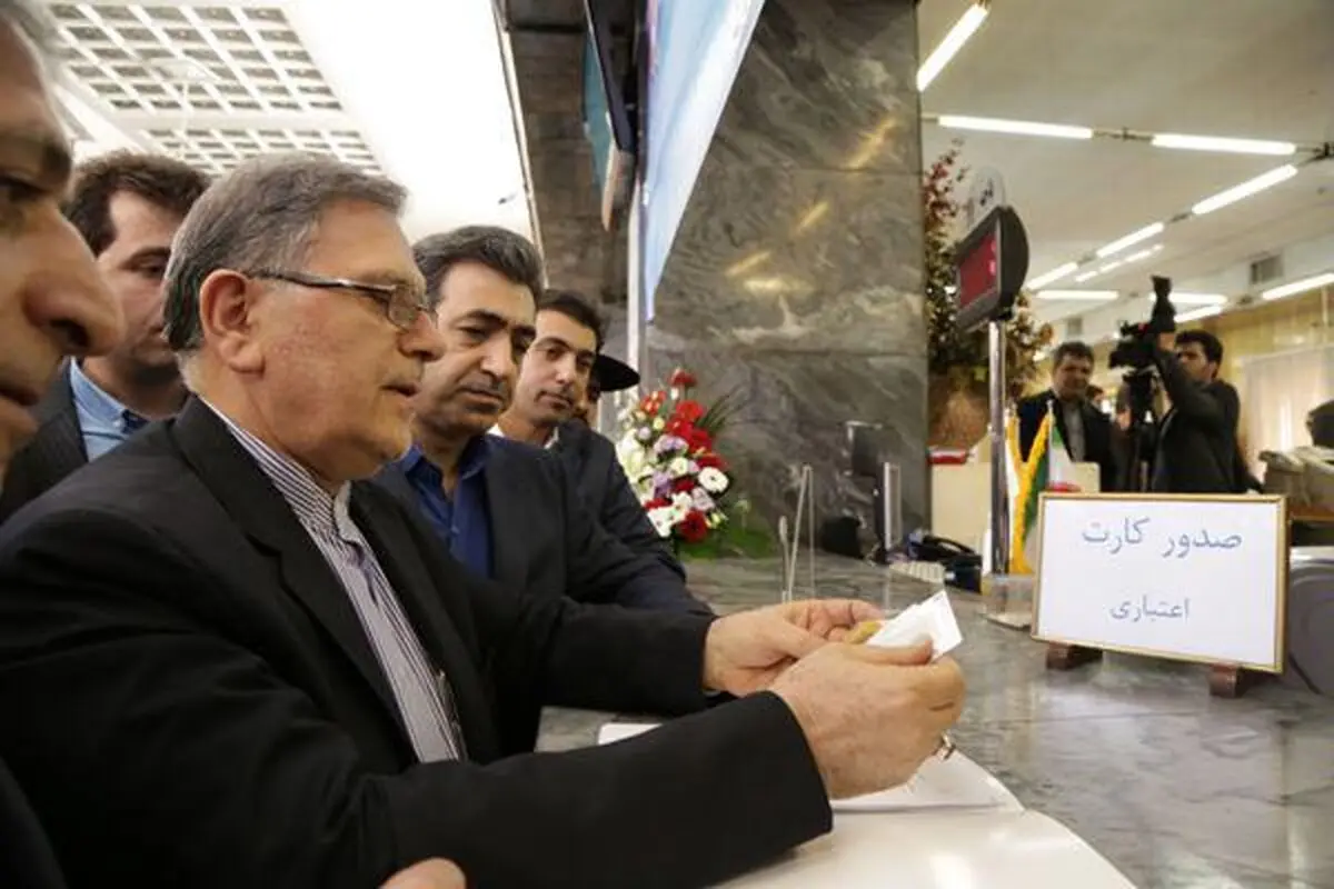 روزنامه رسمی دولت: مردم هیچ رغبتی برای استقبال از کارت ۵۰ میلیونی بانک مرکزی نشان نمی‌دهند