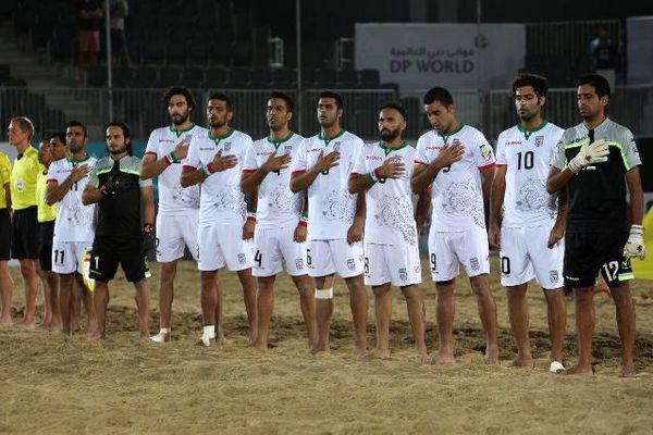 افتخارآفرینان فوتبال ساحلی به ایران بازگشتند
