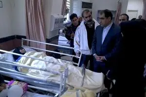 عیادت وزیر بهداشت از تعدادی از مجروحان حادثه سامرا + تصاویر