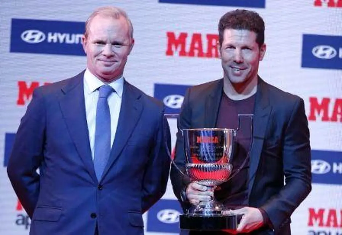 سیمونه جایزه بهترین مربی فصل پیش لالیگا را دریافت کرد