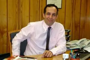 رئیس اتاق بازرگانی ایران و سوئیس: تا انتخاب کابینه ترامپ بازار دلار به هم می‌ریزد/ احتمالِ تعطیلی فعالیت بانک‌های خارجی با ایران