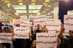 شعارهایی که باعث ترک نمایشگاه مطبوعات توسط سیف شد