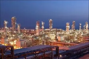 مقدم: یک گروه مافیایی دلالی در صنعت نفت به دنبال واردات است/ آنها در برابر بومی‌سازی مقاومت می‌کنند