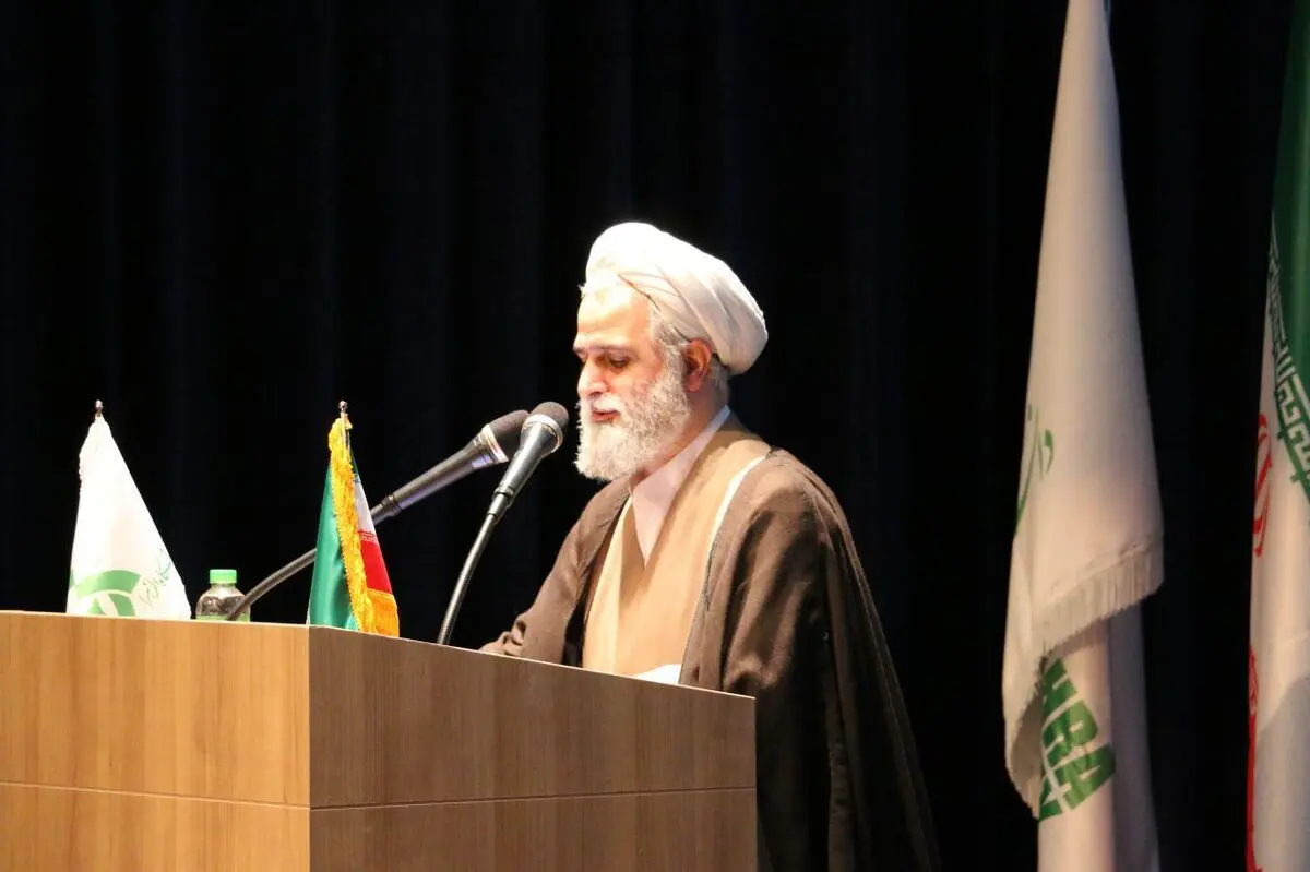 عده‌ای دوست دارند دین خدا را یک "دین غیرسیاسی" معرفی کنند/ خطری که امروز در مورد عاشورا وجود دارد، غیرِسیاسی کردن عاشوراست