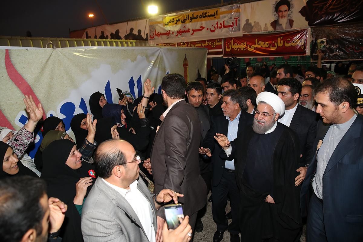 روحانی زائران حسینی را بدرقه کرد