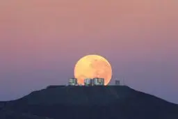 امشب اَبَر ماه را ببینید