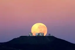 امشب اَبَر ماه را ببینید