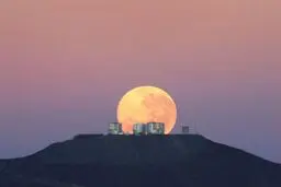 امشب اَبَر ماه را ببینید
