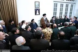 دیدار جمعی از مسئولان و شخصیت‌های استان اصفهان با رهبر انقلاب + عکس