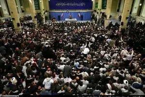هزاران نفر از مردم اصفهان با رهبر انقلاب دیدار کردند + تصاویر