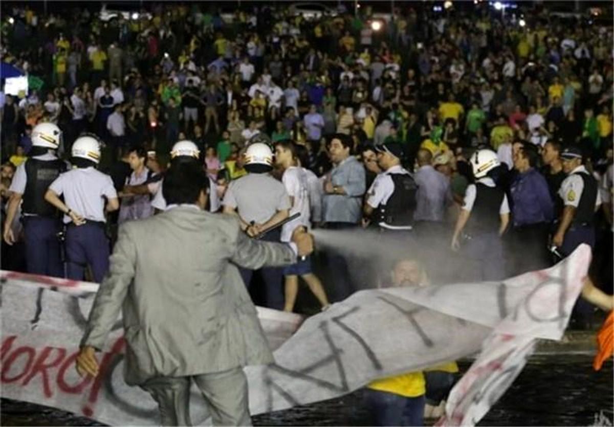 مخالفان دولت برزیل پارلمان را اشغال کردند