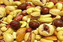 افزایش بی سابقه قیمت خشکبار/ بادام هندی ۱۵۰ درصد و نخودچی ۱۳۰ درصد گران شدند