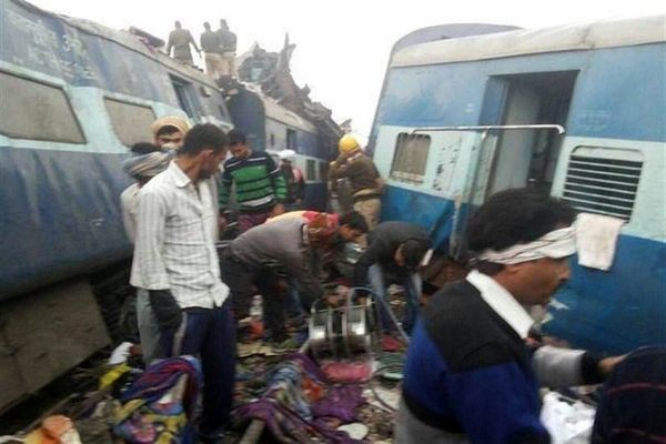 آمار تلفات خروج قطار از ریل در هند به ۱۰۰ کشته و ۱۵۰ زخمی افزایش یافت