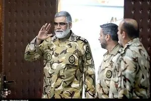 مراسم تودیع و معارفه فرمانده سابق و جدید نیروی زمینی ارتش برگزار شد