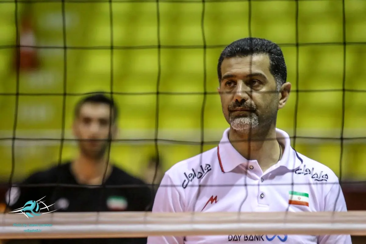 عطایی: جواد کریمی یک گام از حسینی و معروف جلوتر است