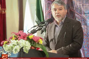 وزیر ارشاد: دولت باید به تدریج از حوزه نشر خارج شود/ صالحی: نیروی انتظامی به بحث قاچاق کتاب وارد شده است