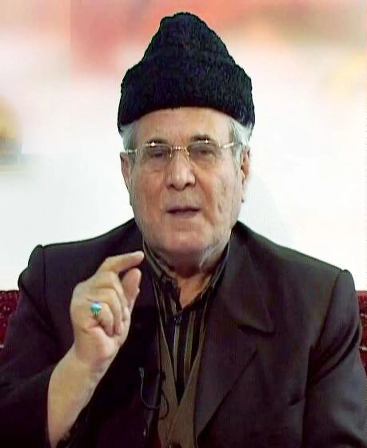 مومنی‌شریف: آثار و ثمرات هنر باورمندانه موذن‌زاده در دفاع از حریم ولایت بر کسی پوشیده نیست