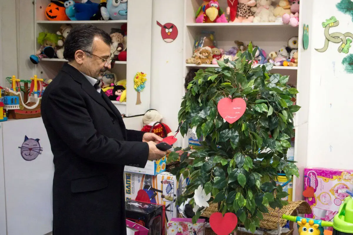 بازدید رئیس و اعضای فدراسیون والیبال از موسسه خیریه بهنام دهش‌پور