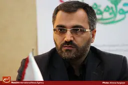 هیچ مسئولی حق ندارد خارج از گفتمان انقلاب حرکت کند/دشمن برای ضربه زدن به ایران روی نسل جوان کار می‌کند