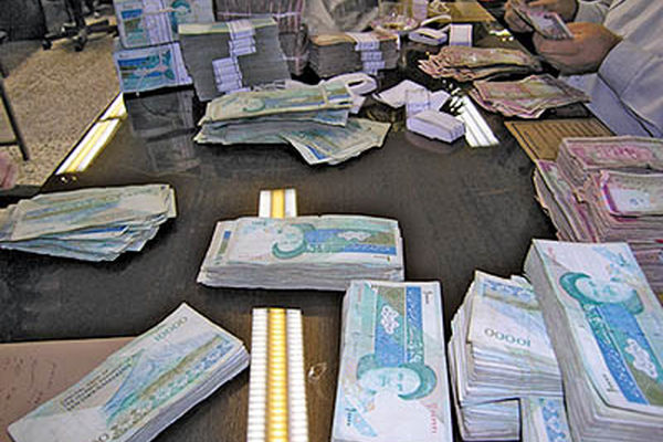 کنایه روزنامه الیاس حضرتی به دولت روحانی: ۱۲۱ درصد افزایش نقد‌ینگی بد‌ون تبعات تورمی!