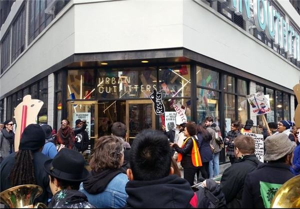 "جمعه سیاه" با اعتراضاتی در سراسر شهرهای آمریکا همراه شد/ ۳۳ نفر دستگیر شدند + تصاویر