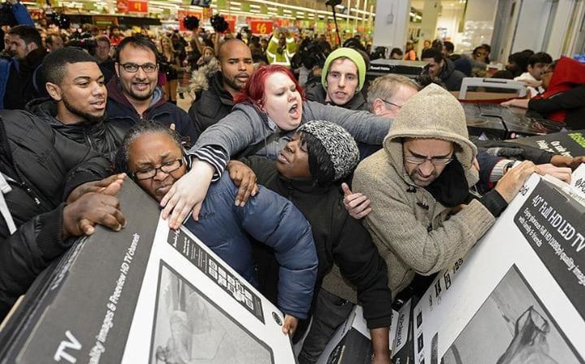 هجوم مردم آمریکا به فروشگاه‌ها در جمعه سیاه