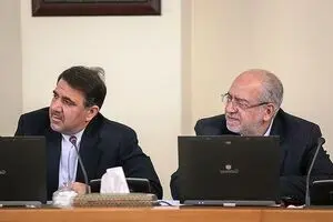 حمله تند روزنامه شرق به نعمت‌زاده و انداختن فاجعه تصادف قطارها بر سر وزیر صنعت