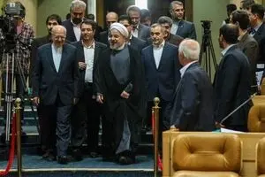 تراز تجاری ۸ ماهه به لطف محاسبه عجیب دولت مثبت شد!/ محصولات پتروشیمی، میعانات گازی و گاز طبیعی مایع در ردیف صادرات غیرنفتی قرار گرفتند