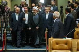 تراز تجاری ۸ ماهه به لطف محاسبه عجیب دولت مثبت شد!/ محصولات پتروشیمی، میعانات گازی و گاز طبیعی مایع در ردیف صادرات غیرنفتی قرار گرفتند