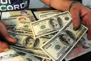 قیمت دلار از ۳۸۰۰ تومان عبور کرد/ معاملات ارز در بازار فردوسی متوقف شد + جدول