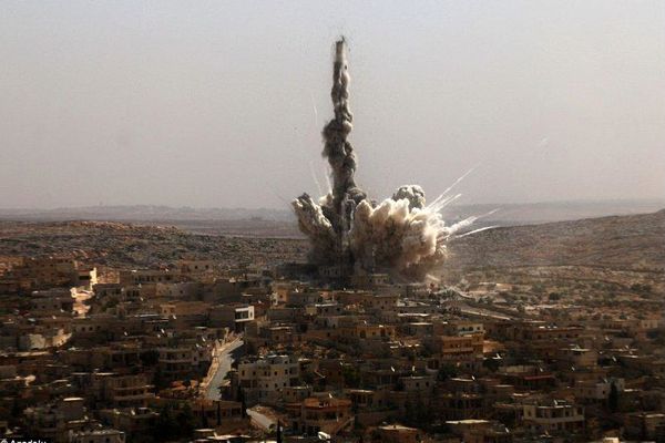 جنگنده‌های ناشناس ارتش سوریه را در جنوب حلب بمباران کردند
