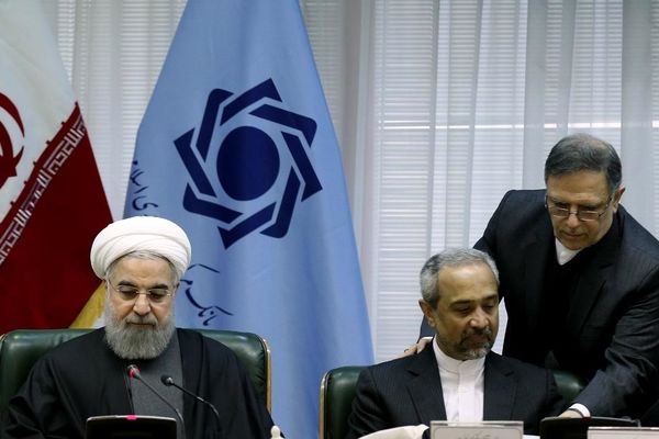 دلار در دولت روحانی ۷۲۰ تومان و بعد از برجام ۶۰۰ تومان گران شد+ جدول