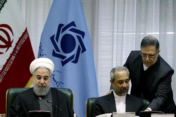 دلار در دولت روحانی ۷۲۰ تومان و بعد از برجام ۶۰۰ تومان گران شد+ جدول