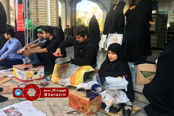 عکس خبری :: واکس رایگان برای زوار امام رئوف