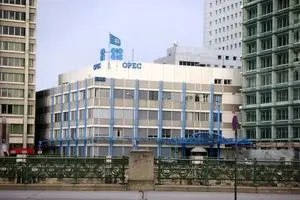 توافق اعضای اوپک برای کاهش ۱.۲ میلیون بشکه‌ای مجموع تولید نفت/ عربستان با کاهش ۵۰۰ هزار بشکه‌ای تولید نفت خود موافقت کرد