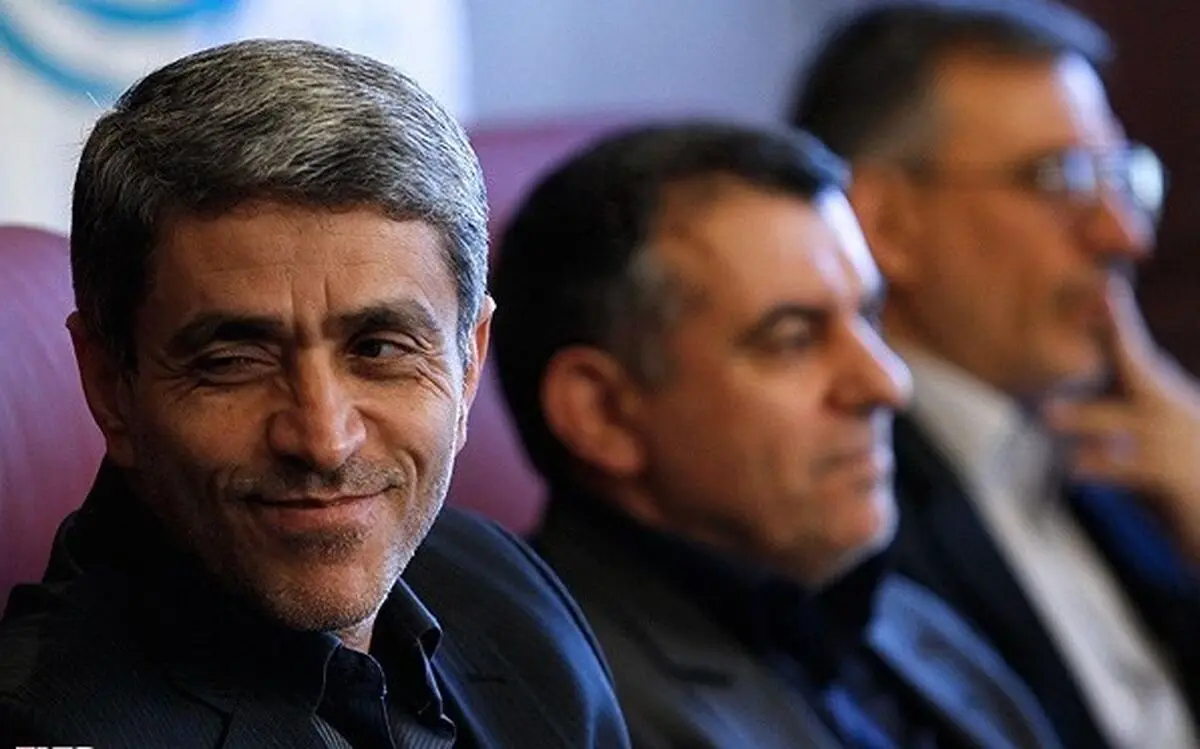 طیب‌نیا: بیشتر حقوق‌های نجومی براساس آیین‌نامه‌ و مقررات بوده / دلار ۳۹۴۰ تومانی طبیعی است!