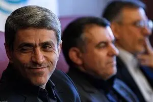 طیب‌نیا: بیشتر حقوق‌های نجومی براساس آیین‌نامه‌ و مقررات بوده / دلار ۳۹۴۰ تومانی طبیعی است!