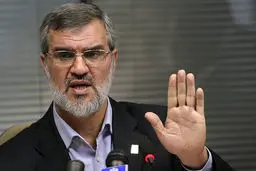 رویانیان: مشکلات مالی شتری است که یک روز هم در خانه طاهری می‌خوابد