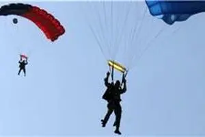 رکوردزنی تکاوران ارتش در عملیات چتربازی/ مقابله با تهدیدات تروریستی تمرین شد
