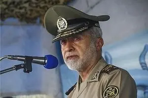 فرمانده کل ارتش بر افزایش توان عملیاتی جنگنده‌های نیروی هوایی تاکید کرد