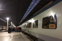مصائب سفر با قطار سریع‌السیر!