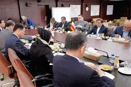 انتقاد مشاور 