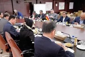 انتقاد مشاور 
